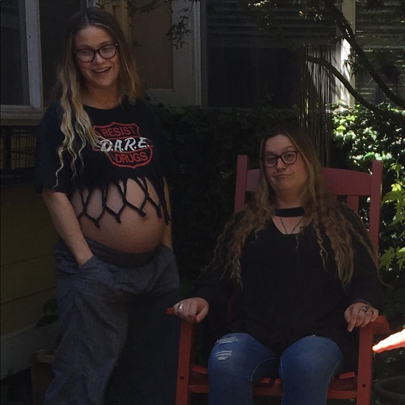 Meet Your Posher! 🌎🙏🏼❤️ - Picture 3 of 4